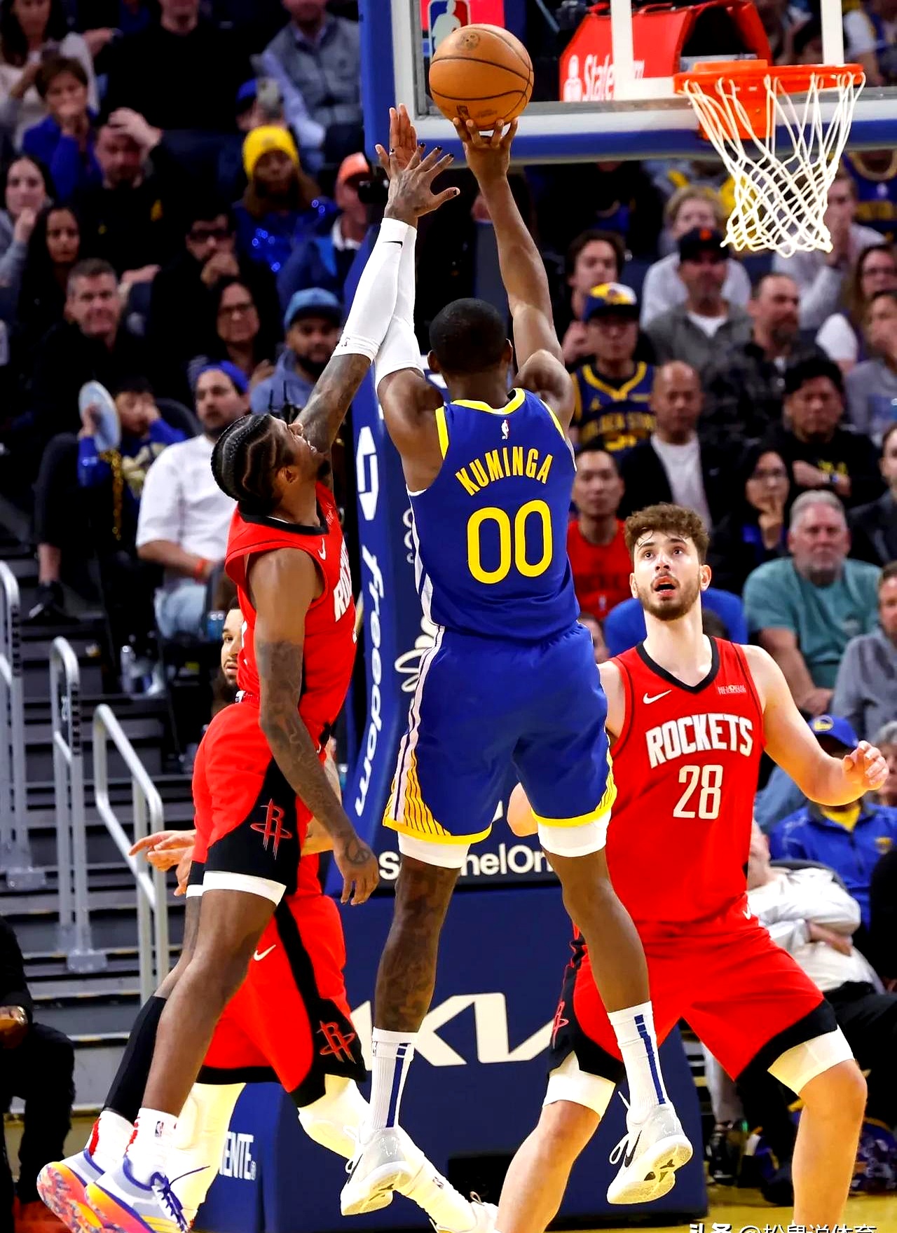 九游ag网页版直接进入金州勇士训练开放日，集结日止住颓势引欢呼，NBA总决赛在即，团队化学反应显著的简单介绍